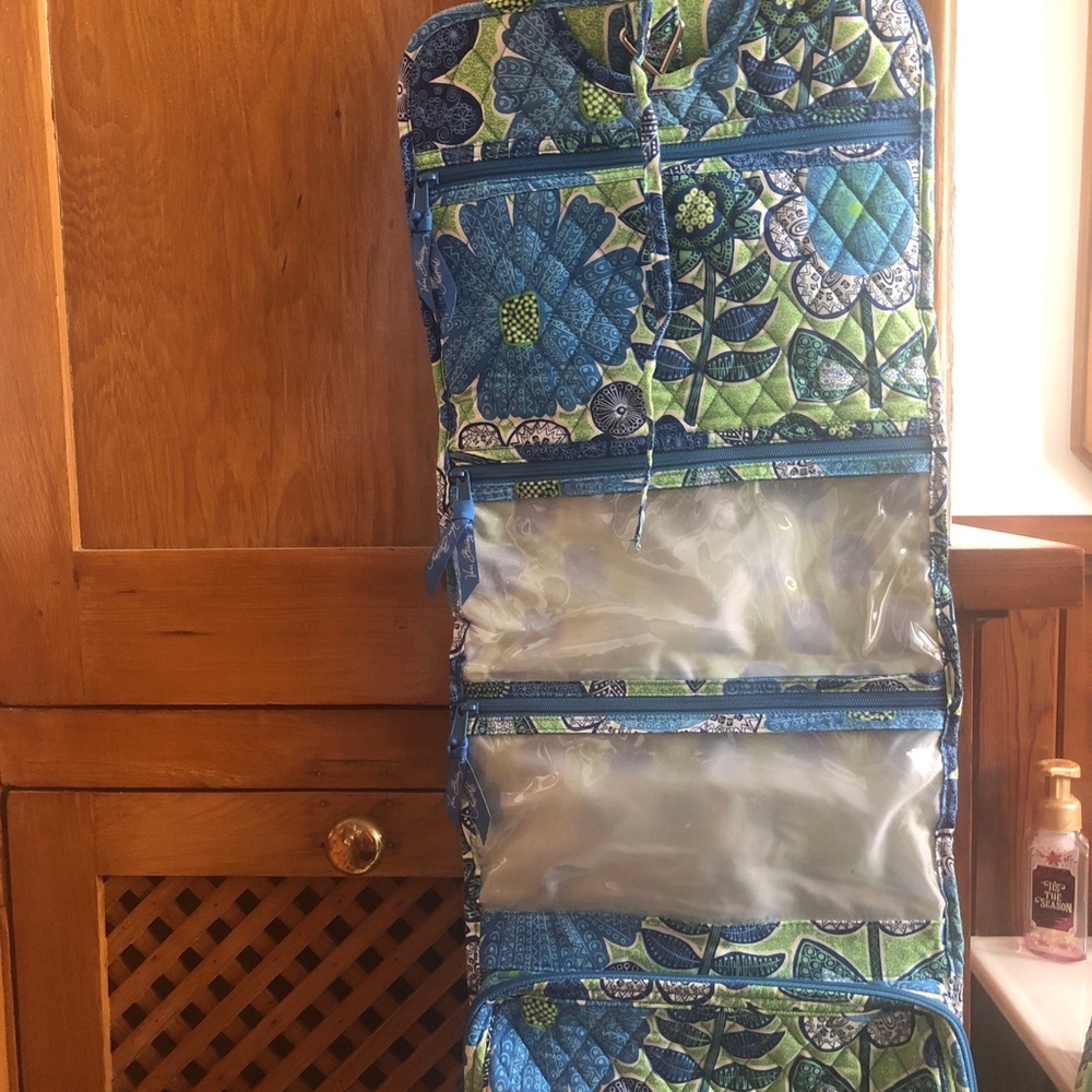 Vera Bradley Doodle Daisy Hanging Travel Organizer